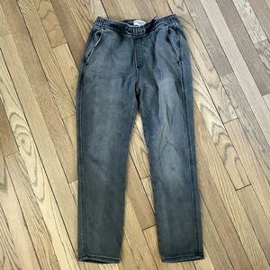 A&F Boys Sneaker Pants. GREY WASH. Size 13/14